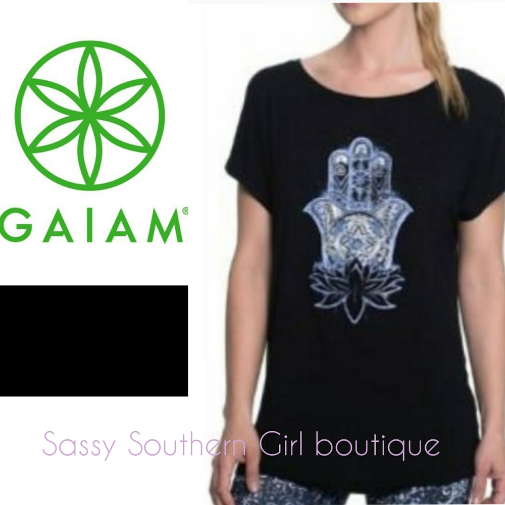 ⭐🆕Gaiam black intention hamsa hand yoga tee
